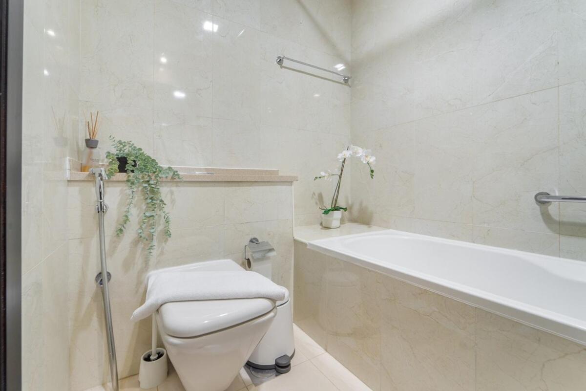 Stylish Studio With Breathtaking City Views In Marina Apartment Dubai