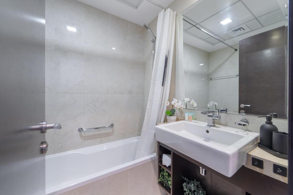 Stylish Studio With Breathtaking City Views In Marina