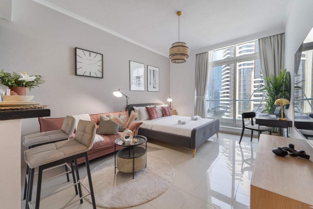 Stylish Studio With Breathtaking City Views In Marina Apartment Dubai