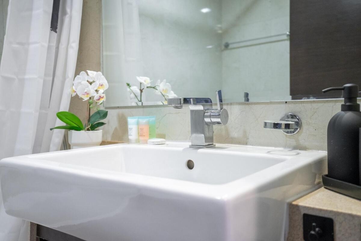 Stylish Studio With Breathtaking City Views In Marina