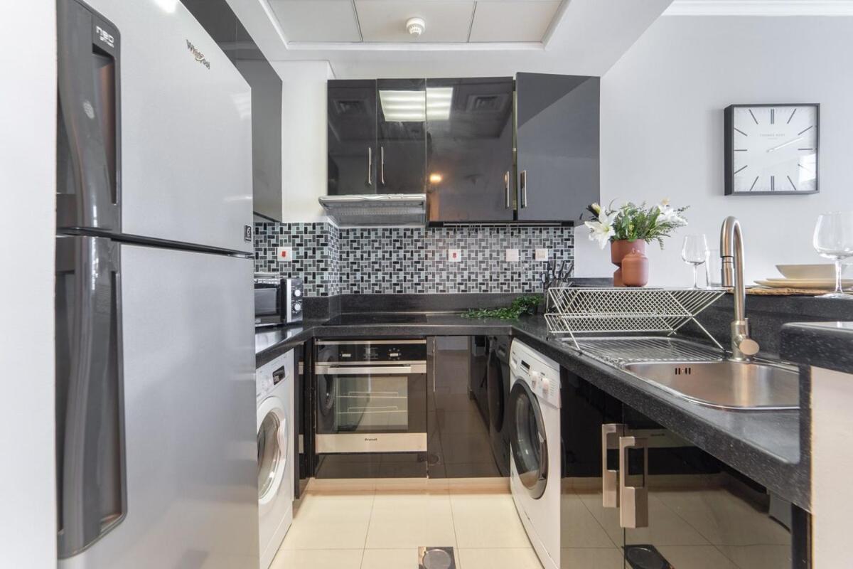 Stylish Studio With Breathtaking City Views In Marina Dubai