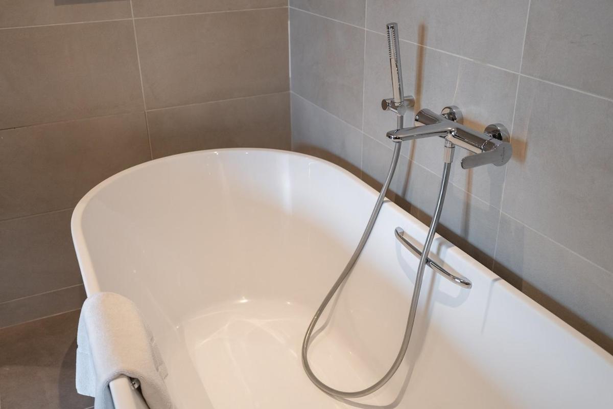 Stylish 2br Escape For 6 In The Heart Of Marina Apartment