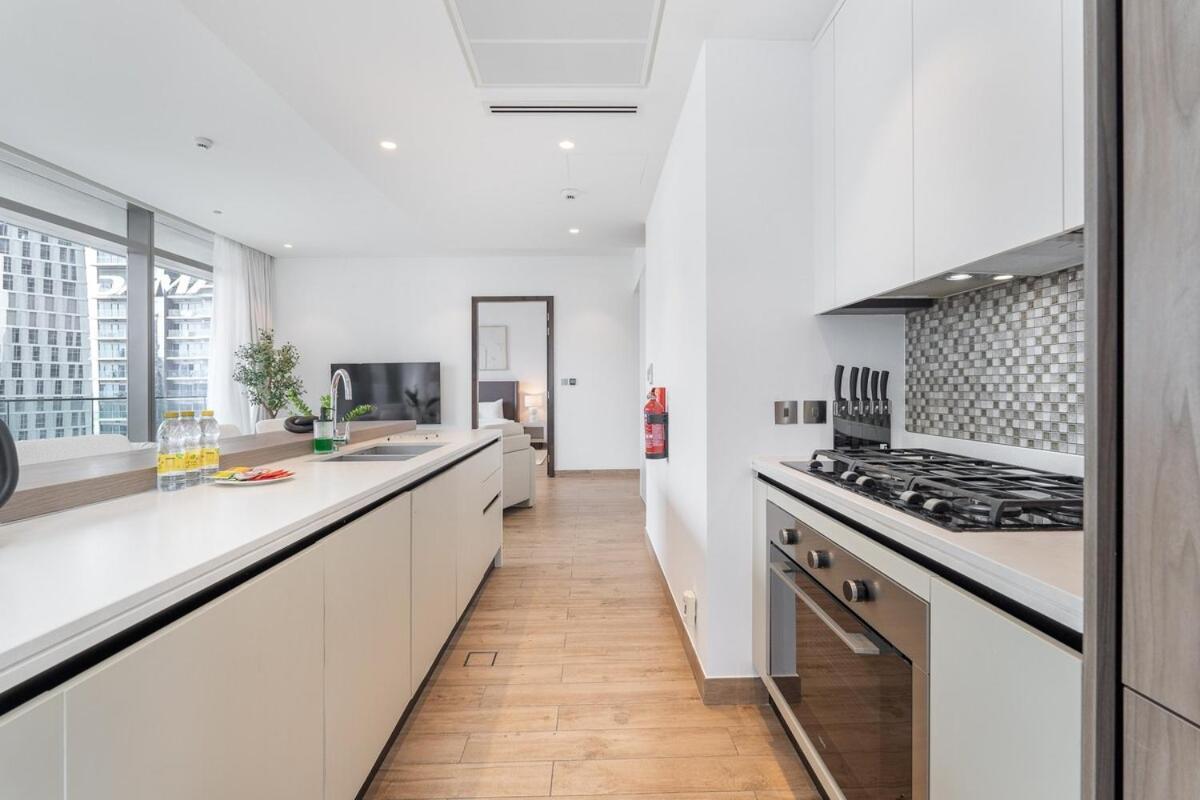 Stylish 2br Escape For 6 In The Heart Of Marina Apartment Dubai