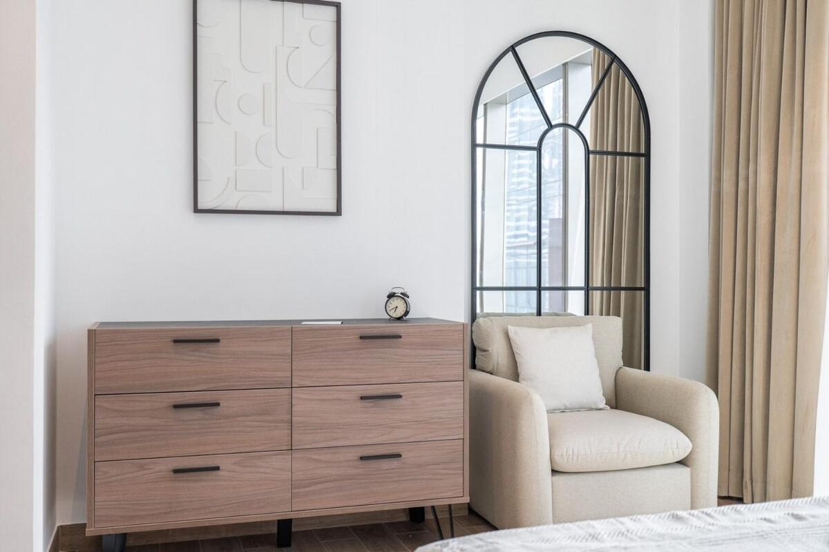 Stylish 2br Escape For 6 In The Heart Of Marina Apartment Dubai