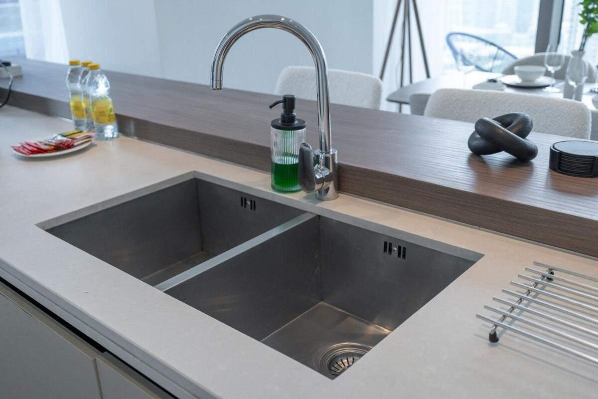 Stylish 2br Escape For 6 In The Heart Of Marina Dubai