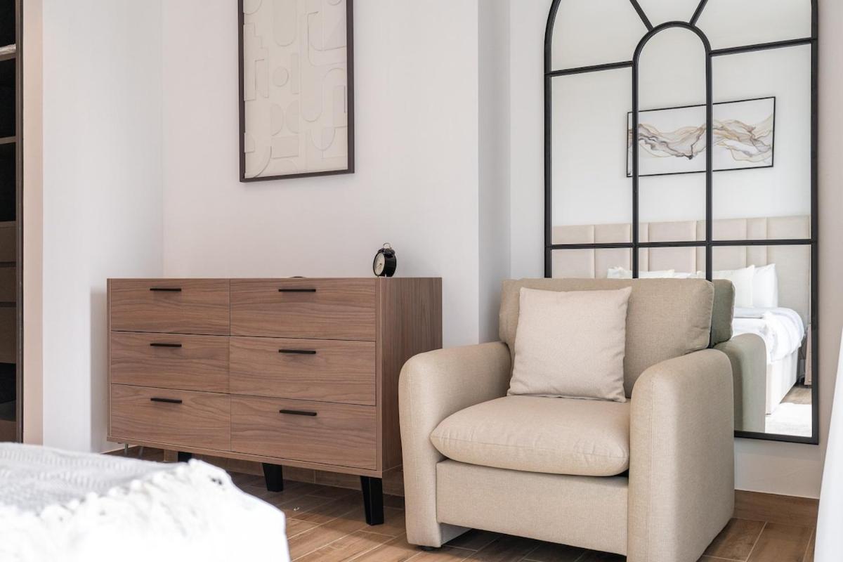 Apartment Stylish 2br Escape For 6 In The Heart Of Marina