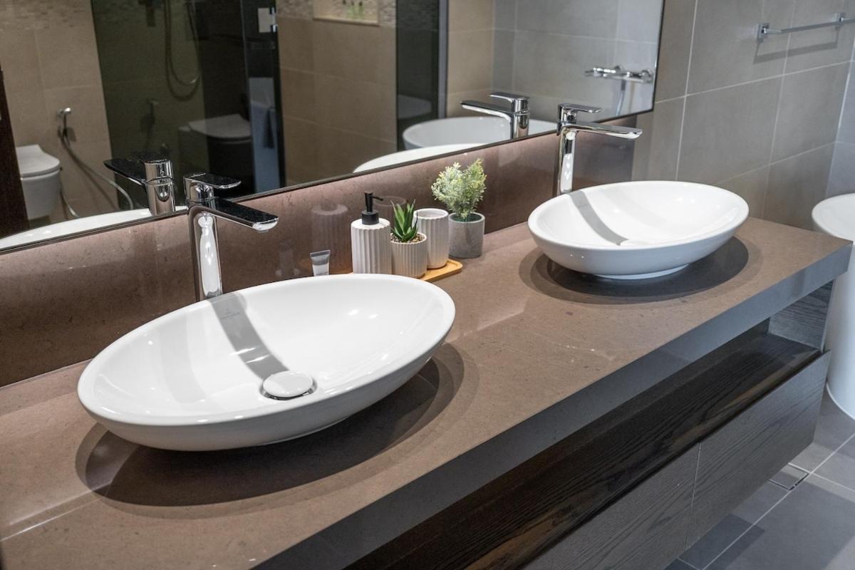 Apartment Stylish 2br Escape For 6 In The Heart Of Marina Dubai