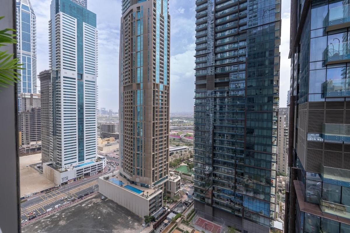 Stylish 2br Escape For 6 In The Heart Of Marina Apartment Dubai