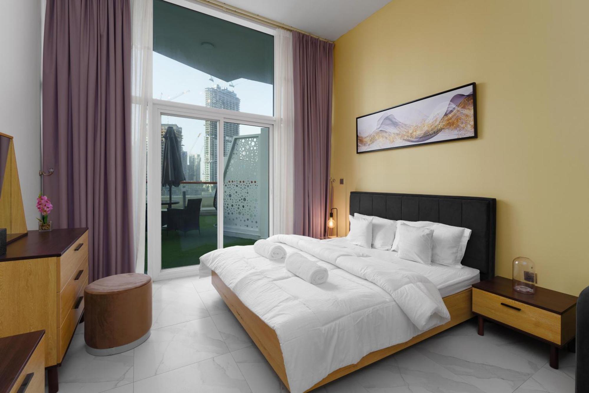 Apartment In Business Bay With Stunning Views Of Burj Khalifa & Canal *