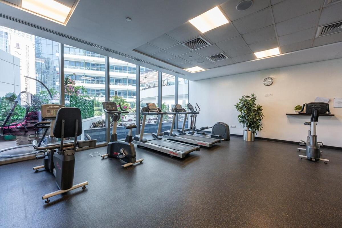 Elegant 1-bedroom With Skyline Views In Marina Apartment