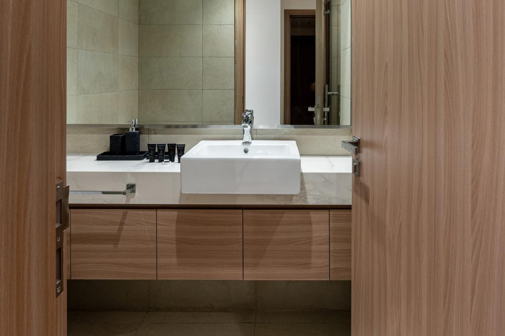 Contemporary 1br In Azizi Riviera 27, Meydan City- Allsopp & Allsopp Apartment