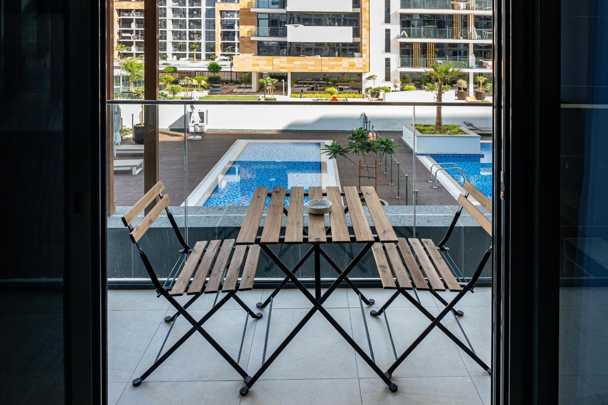 Contemporary 1br In Azizi Riviera 27, Meydan City- Allsopp & Allsopp Dubai