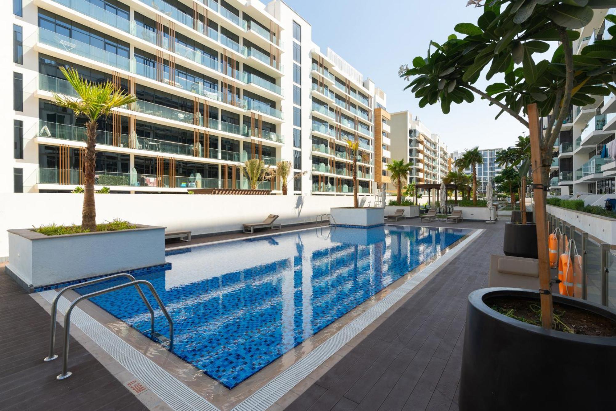 Contemporary 1br In Azizi Riviera 27, Meydan City- Allsopp & Allsopp Dubai