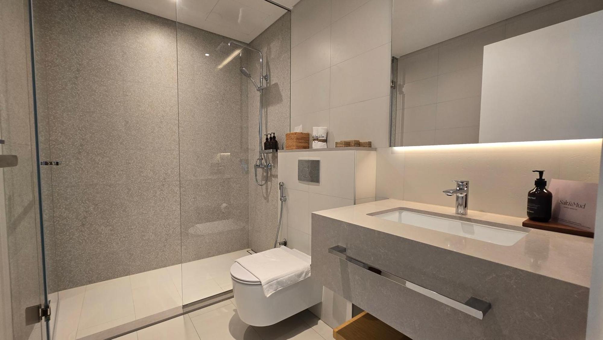 Private 1br Biophilic Retreat With Access & Infinity Pool Dubai