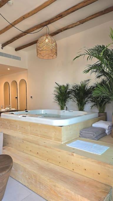 Private 1br Biophilic Retreat With Access & Infinity Pool *