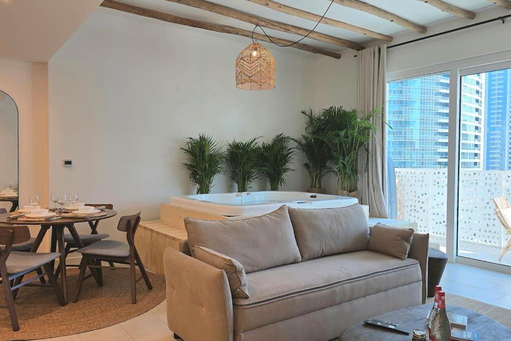 Private 1br Biophilic Retreat With Access & Infinity Pool Dubai