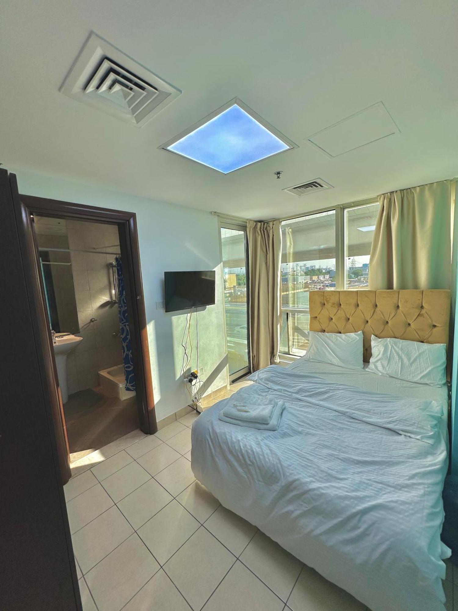 Homestay Charming Bath Inside & Balcony Dubai