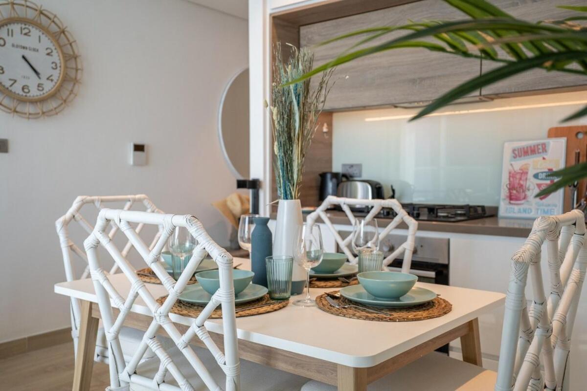 Charming Minimalist Perfect For 4 In Marina