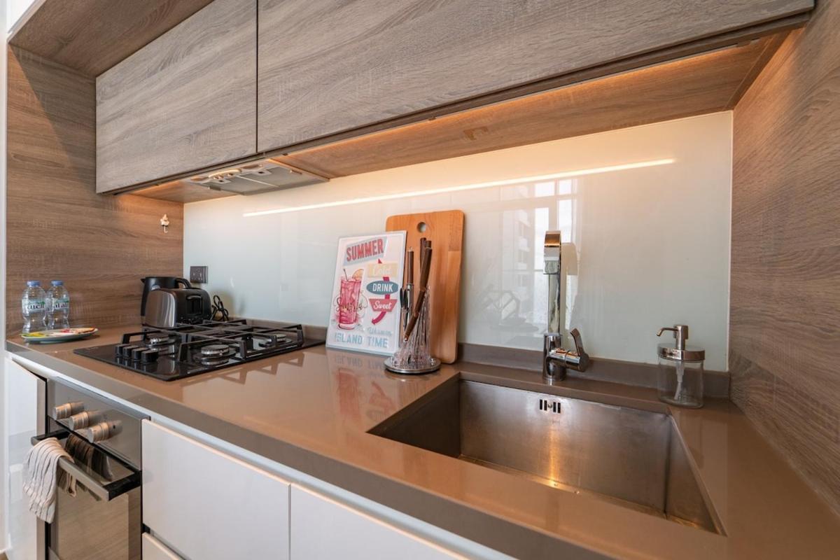 Charming Minimalist Perfect For 4 In Marina Apartment Dubai