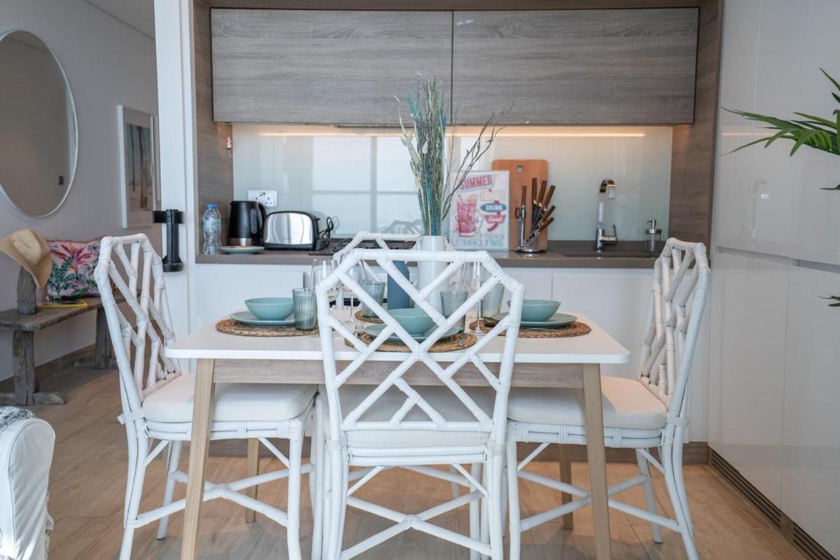 Charming Minimalist Perfect For 4 In Marina *