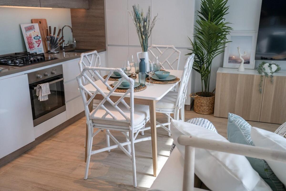 Charming Minimalist Perfect For 4 In Marina Apartment Dubai