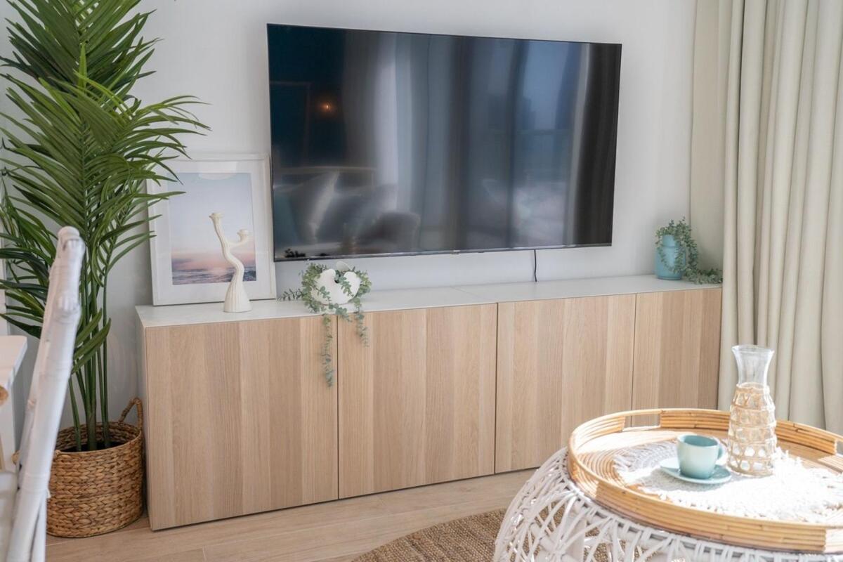 Charming Minimalist Perfect For 4 In Marina Apartment