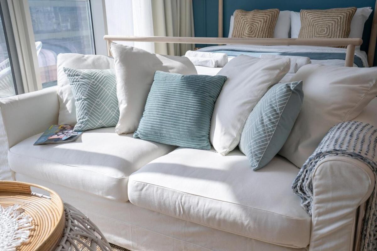 Apartment Charming Minimalist Perfect For 4 In Marina Dubai
