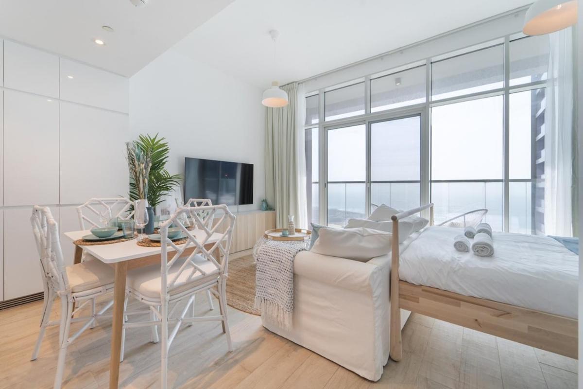 Charming Minimalist Perfect For 4 In Marina