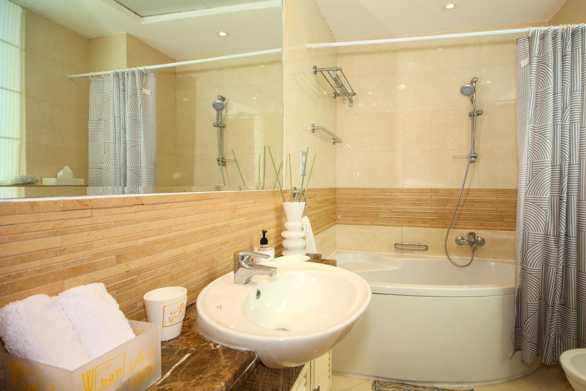 Luxurious 3b With Gorgeous Views Apartment Dubai