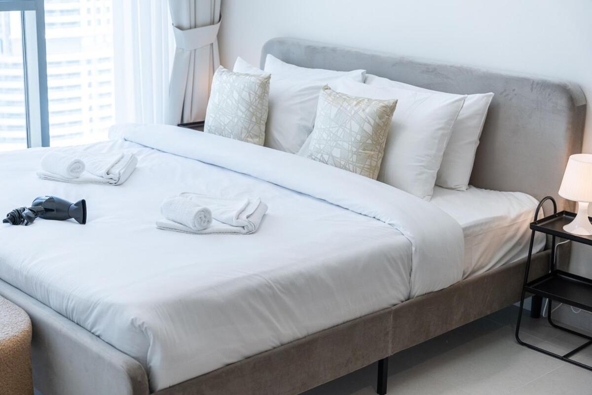 Apartment Posh 2-bedroom Flat In The Heart Of Downtown, Dubai! *