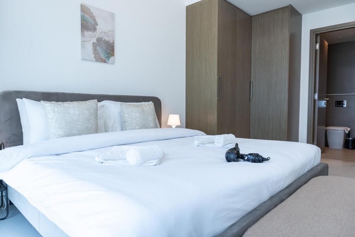 Apartment Posh 2-bedroom Flat In The Heart Of Downtown, Dubai! *