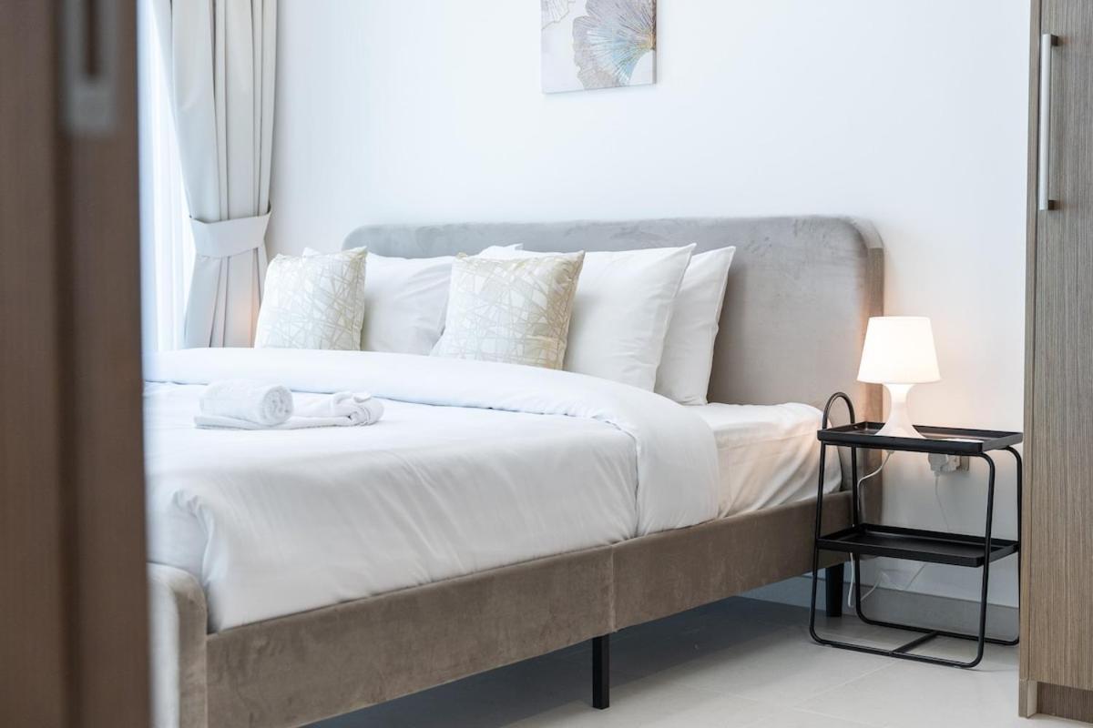Posh 2-bedroom Flat In The Heart Of Downtown, Dubai! Apartment