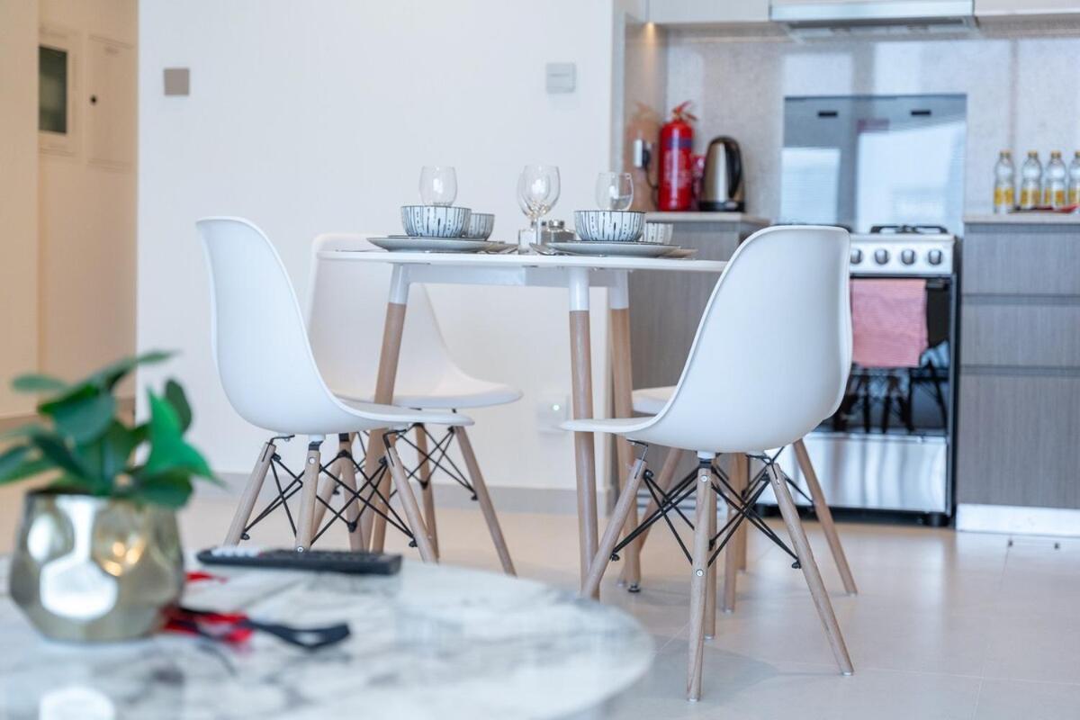 Apartment Posh 2-bedroom Flat In The Heart Of Downtown, Dubai! *