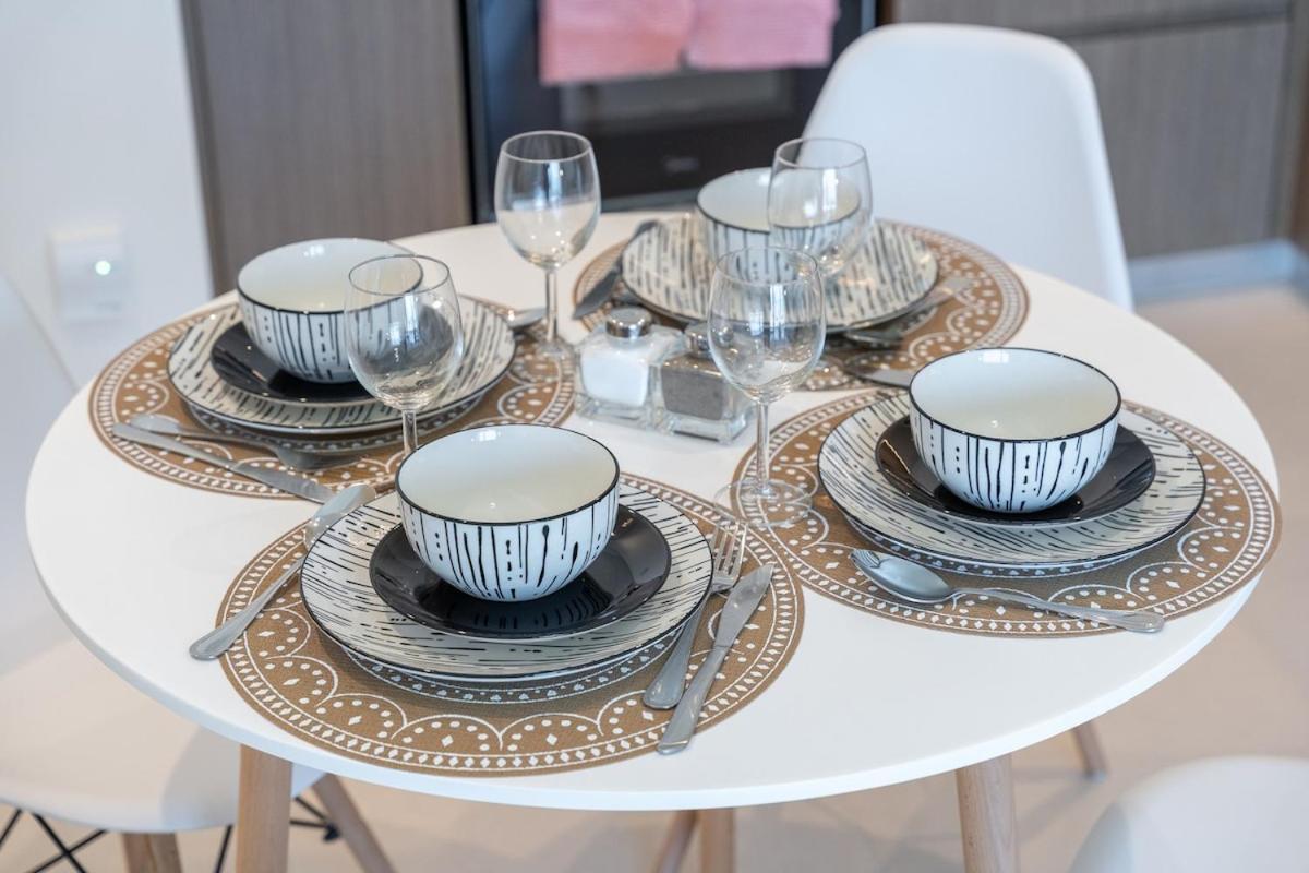 Posh 2-bedroom Flat In The Heart Of Downtown, Dubai! Apartment