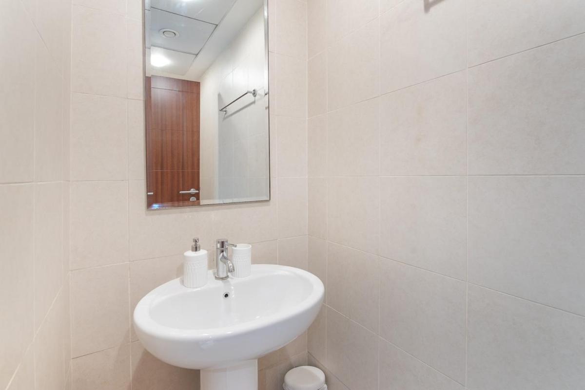 Cozy 1br Perfect For 4 In Downtown Dubai