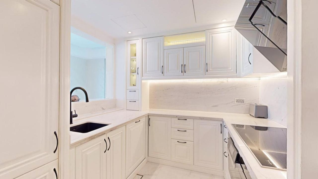 The Residences 7 - Elegant Two Bed With View Apartment *