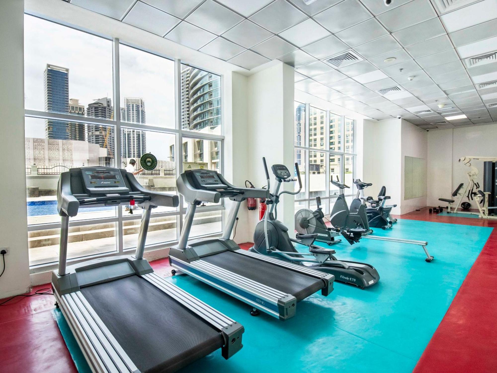 Marina Delight: Spacious Retreat For Groups * Dubai