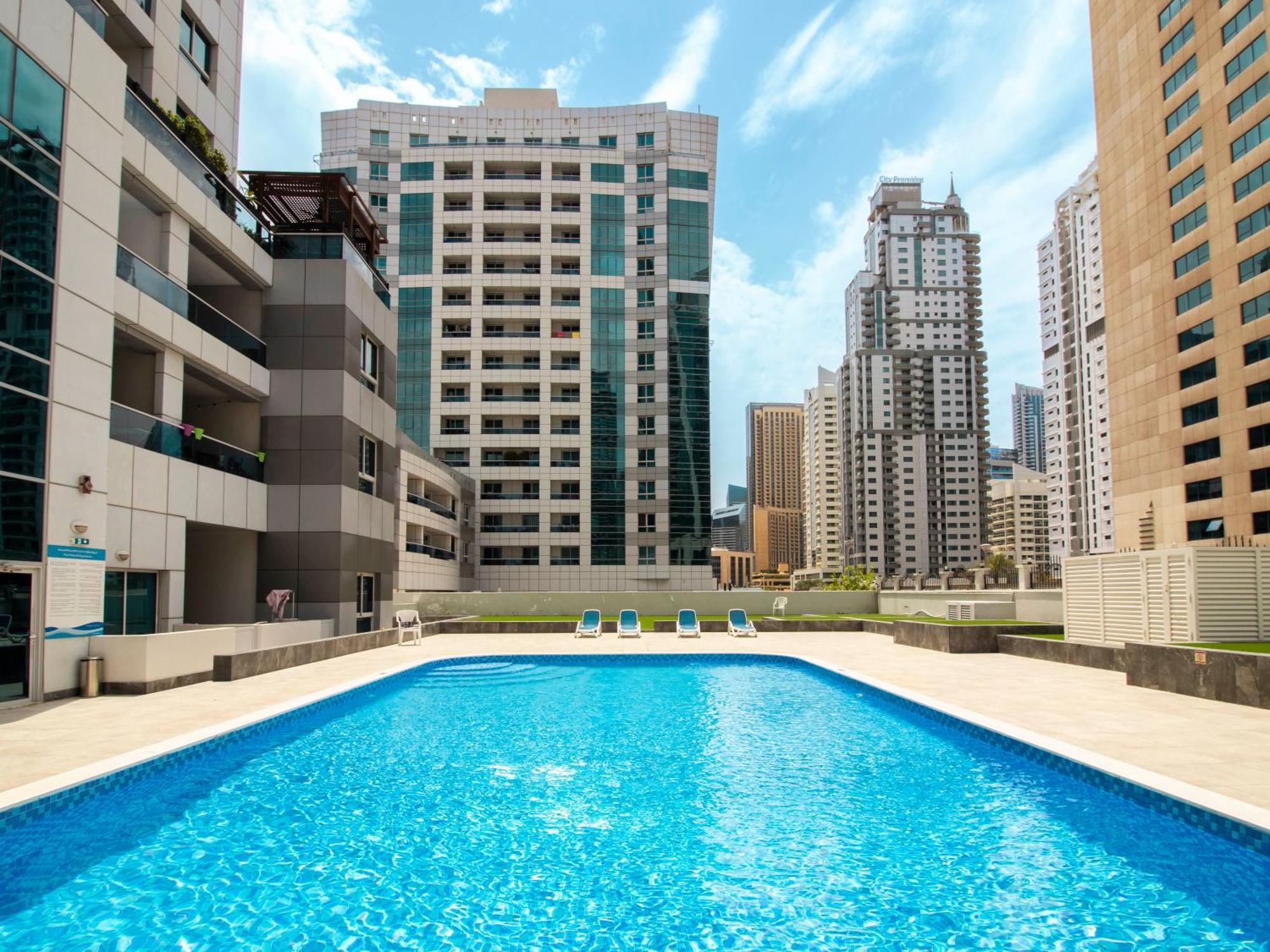 Apartment Marina Delight: Spacious Retreat For Groups *