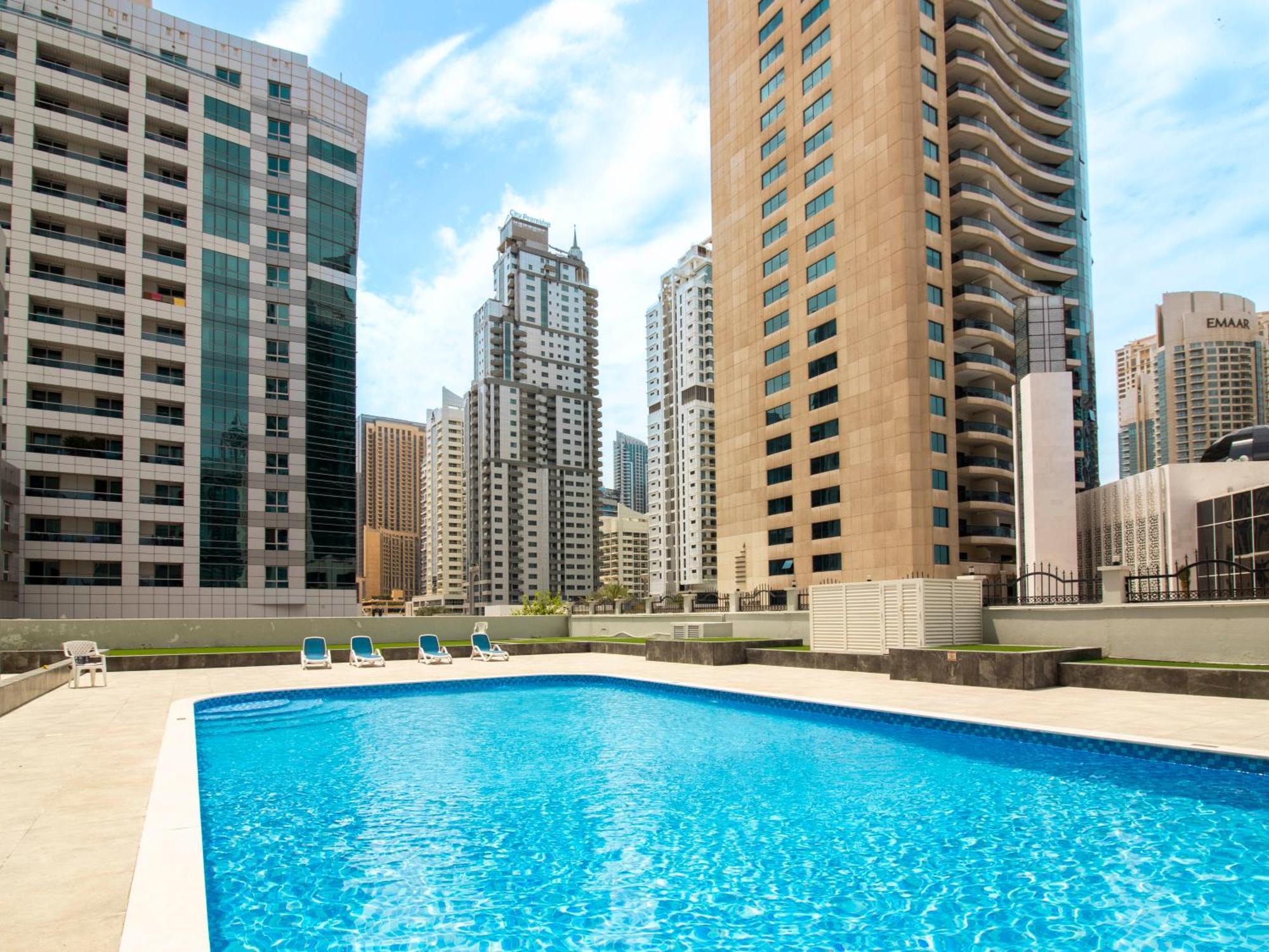 Apartment Marina Delight: Spacious Retreat For Groups