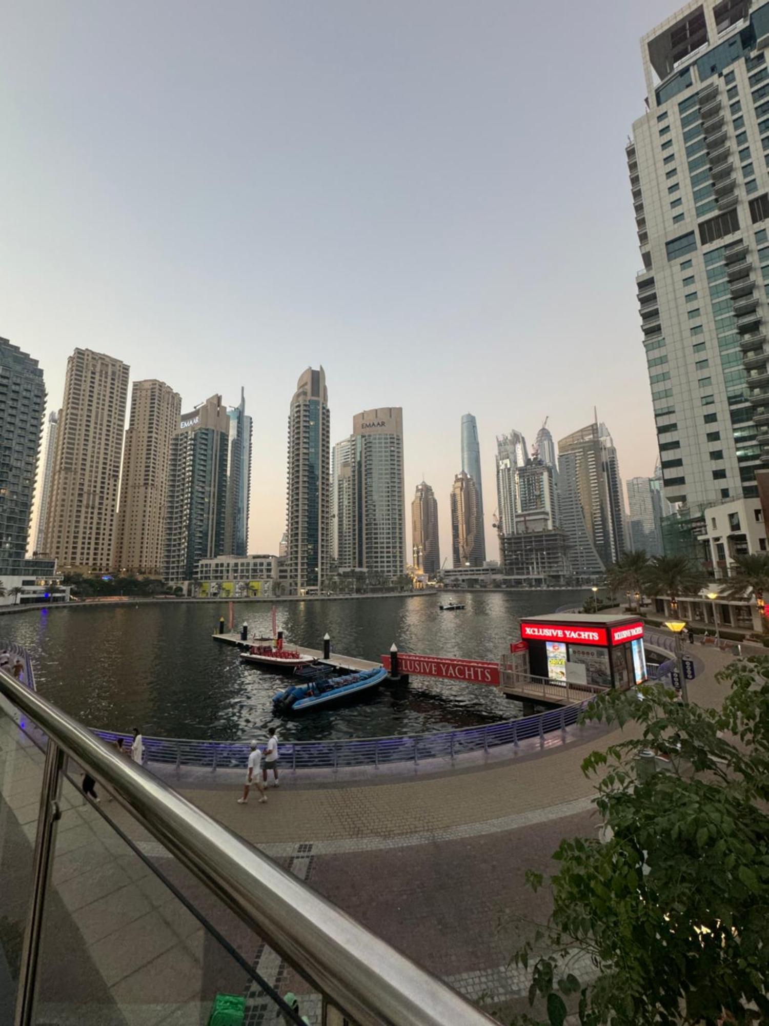 Golden Hour Marina View Apartment *