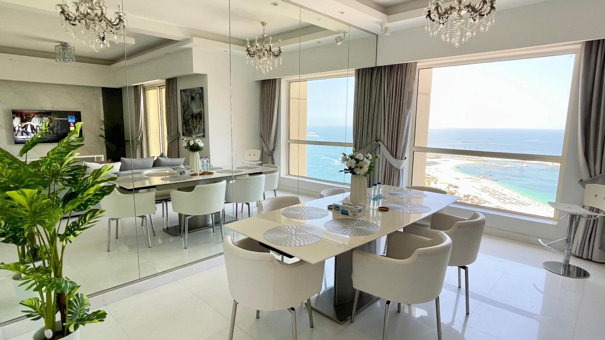 Jbr Beachfront Luxe Sea Facing Apartment Dubai