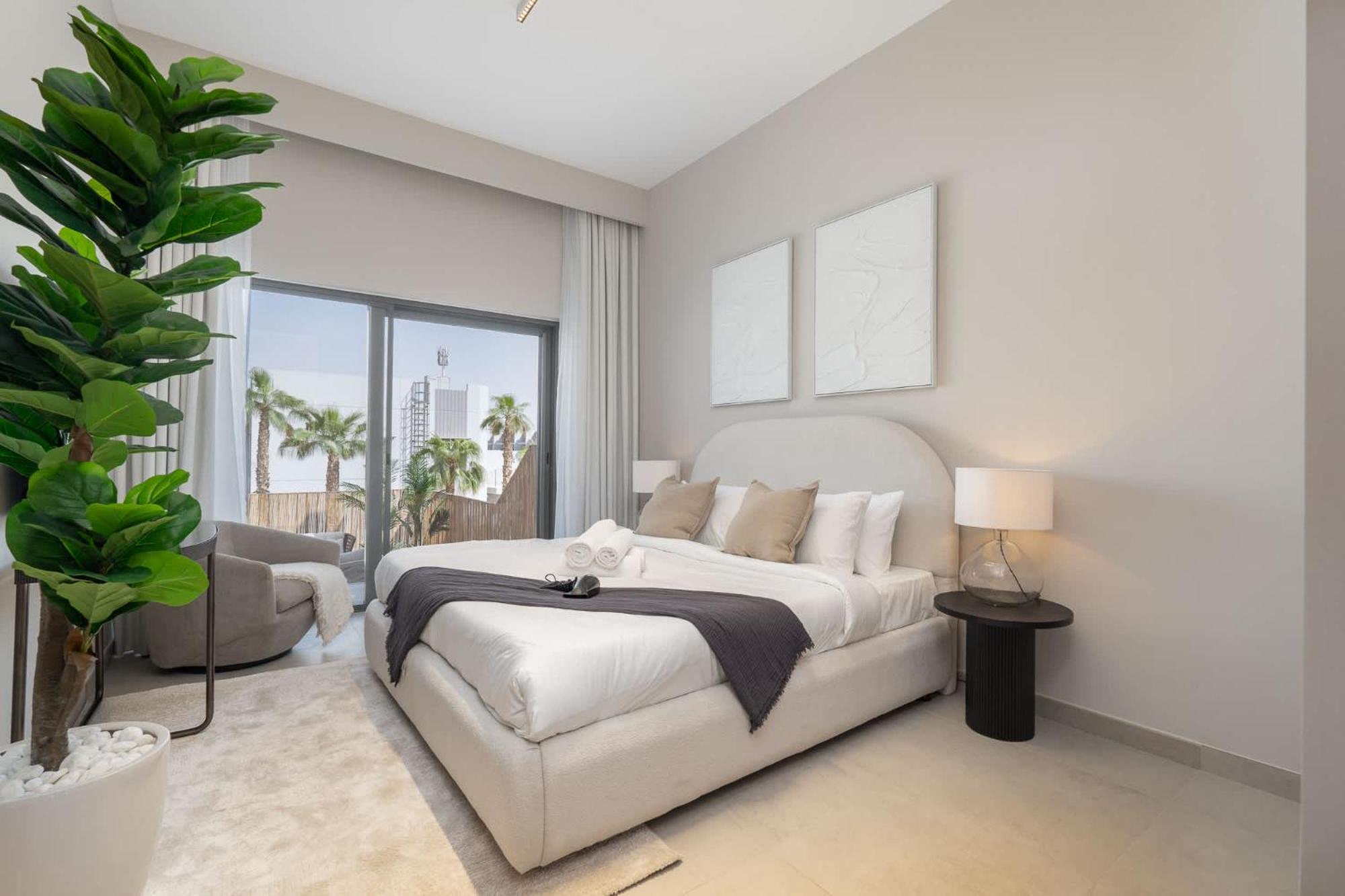 Classy 4-bedroom With Spacious Balcony In Nad Al Sheba Villa *