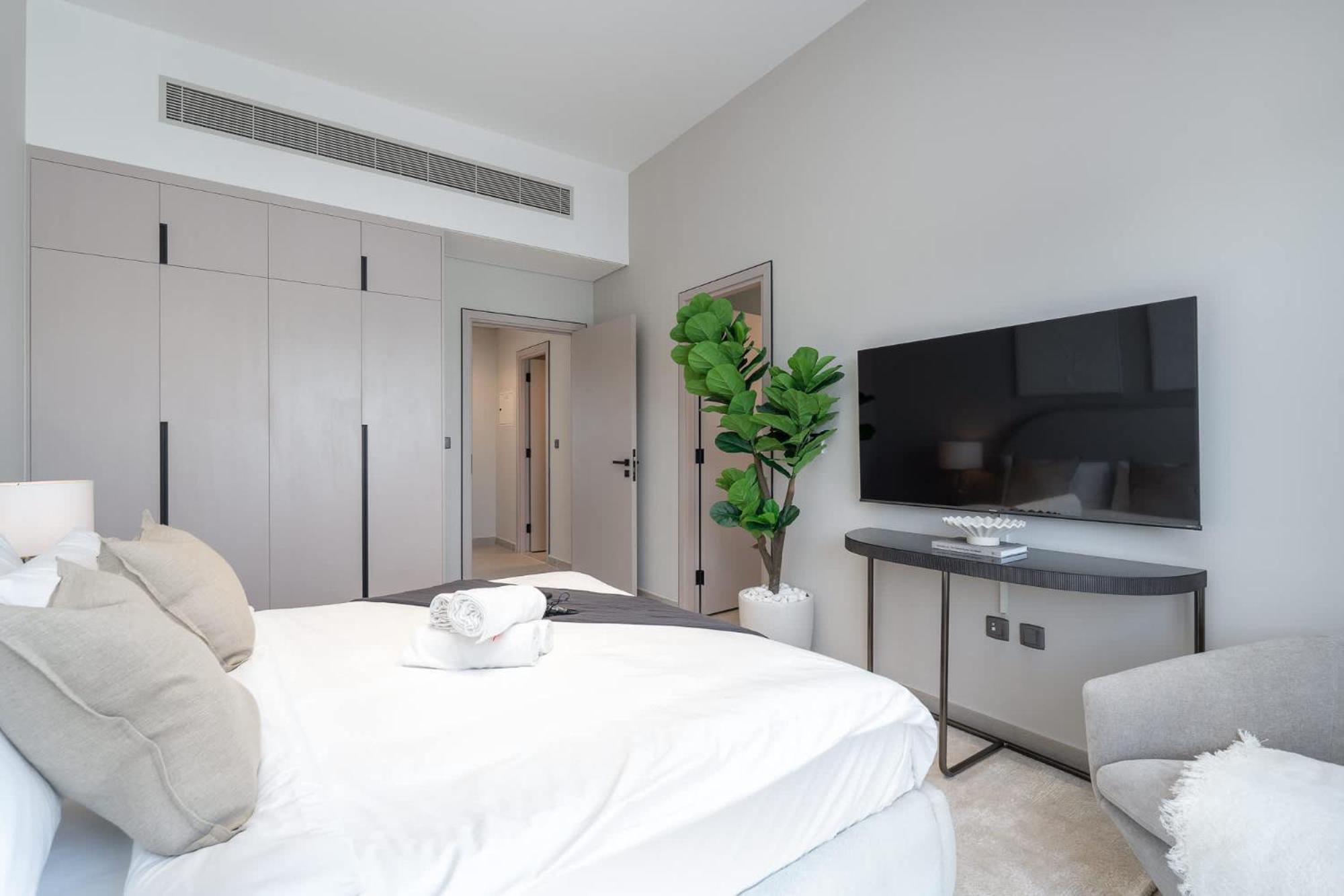 Classy 4-bedroom With Spacious Balcony In Nad Al Sheba Villa