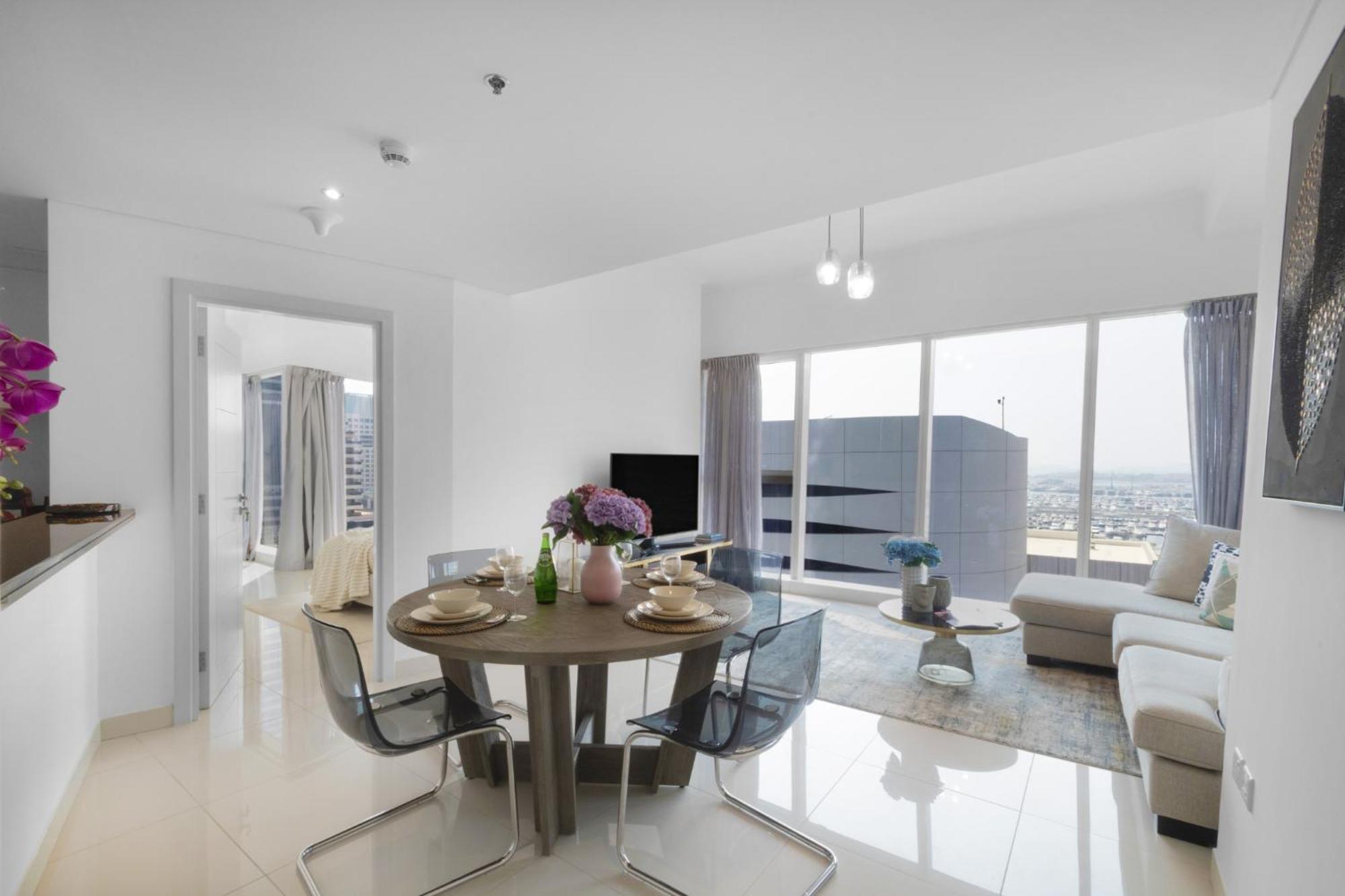 Apartment The Smart Concierge - Damac Heights Dubai
