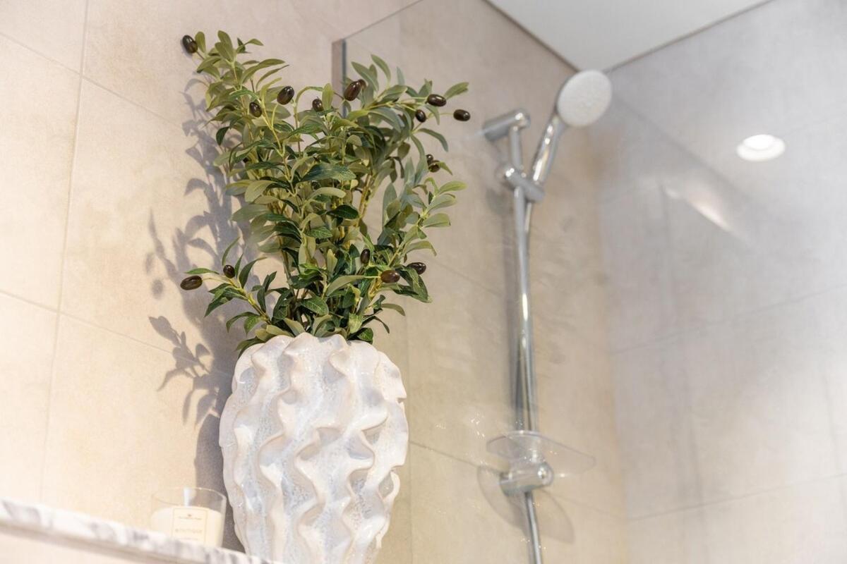Serene 2-bedroom With Views Of The Cityscape At Aykon City Tower C In Business Bay * Dubai