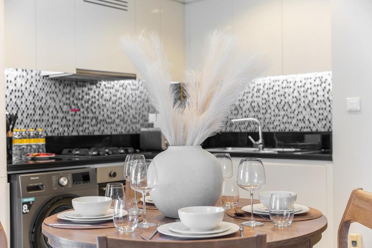 Serene 2-bedroom With Views Of The Cityscape At Aykon City Tower C In Business Bay *