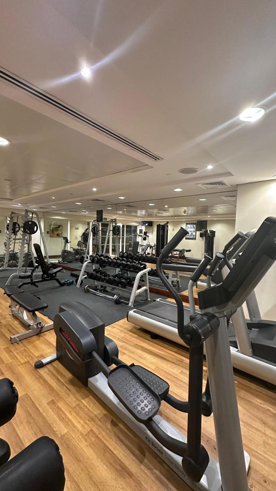 Luxury With Balcony - Close To Metro & Marina *