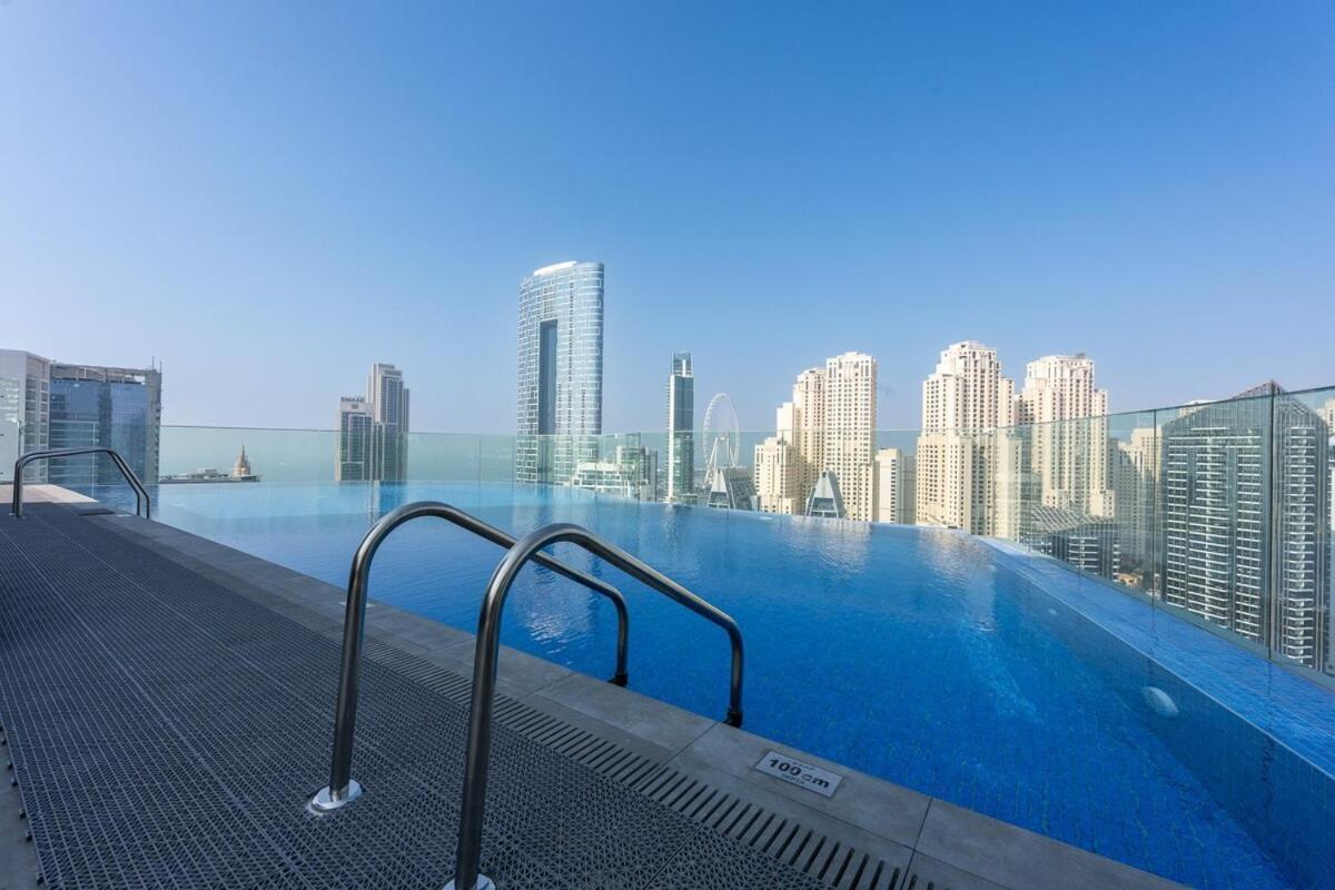 Pristine With Spectacular View In Marina Apartment