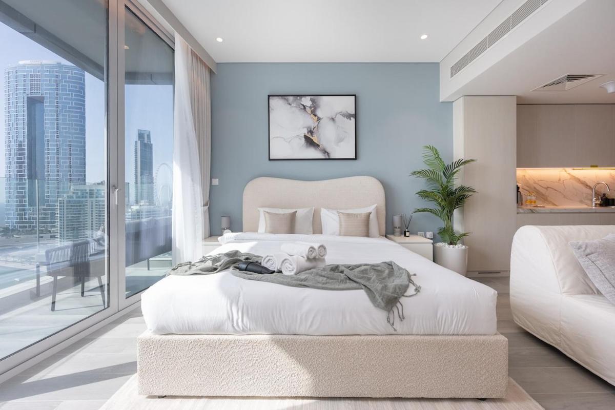 Pristine With Spectacular View In Marina Apartment *