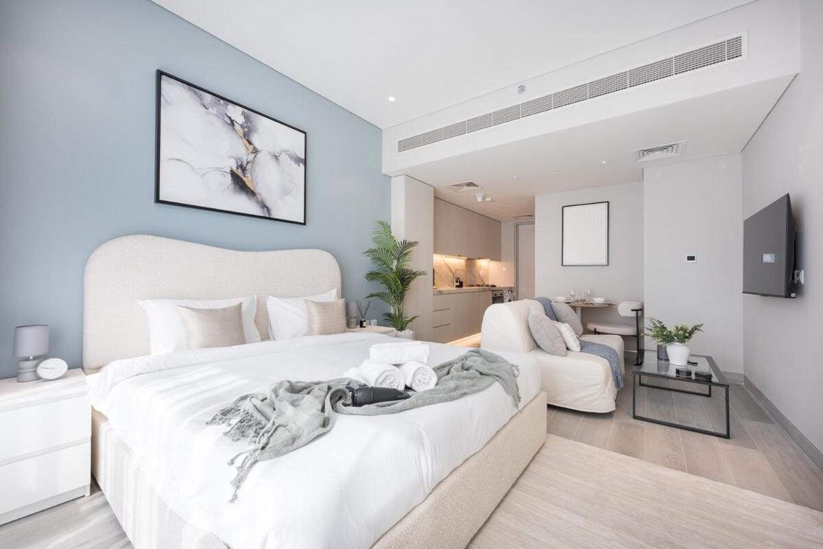 Pristine With Spectacular View In Marina